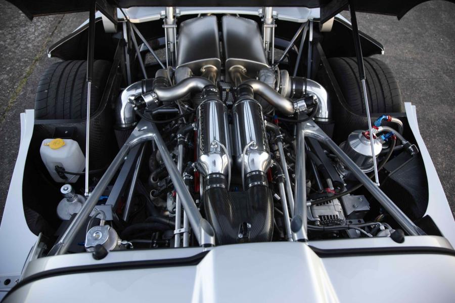 Моторный отсек Hennessey Venom GT 2010 года  (фото 16 из 71)